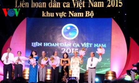 Nuevos alientos del VI Festival del arte popular de Vietnam en el sur - ảnh 1